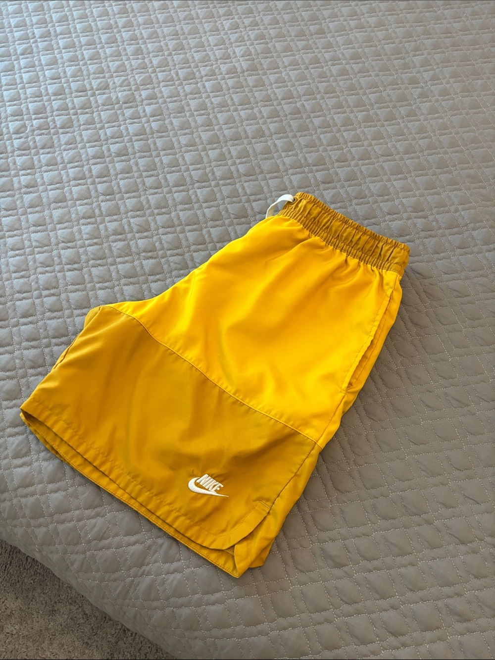 Nike Sportswear | Men’s Gold Spring/Summer Athletic Shorts L FREE SHIPPING ☀️☀️